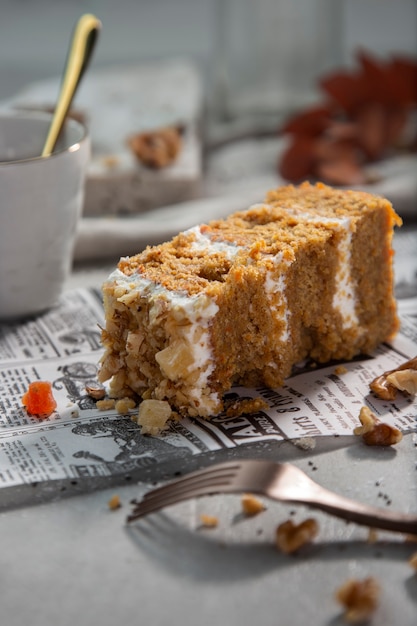 Pedazo de tarta Deliciou sobre papel