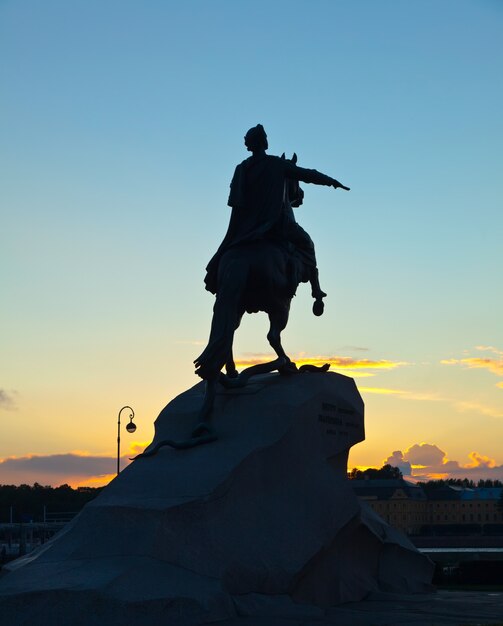 Pedro el Grande al amanecer. San Petersburgo