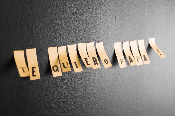 Foto gratuito ¡pegatinas en la pared que dicen te quiero papá!