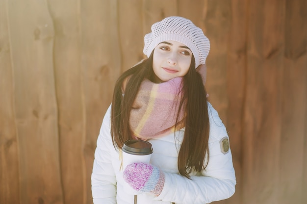 Foto gratuita pelaje blanco retrato de café rosada