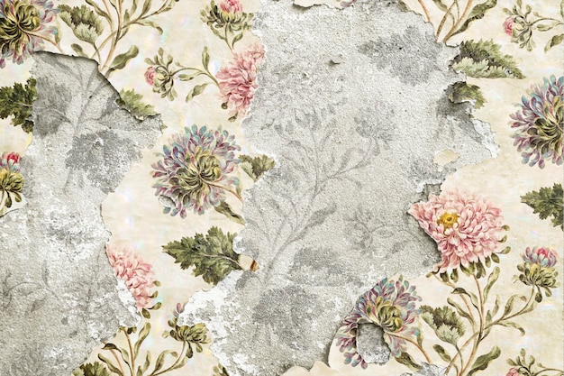 Pelar papel tapiz floral en muro de hormigón