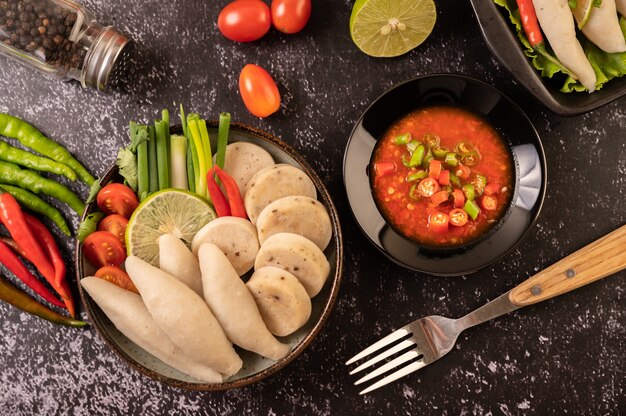 Pelotas de Pescado Rugby con Pasta de Limón, Tomate y Chile.