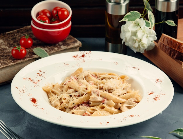 penne con queso y crema