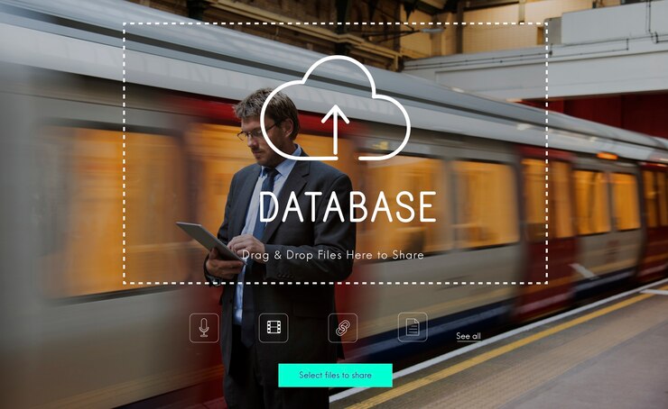 Photo Gratis people using technology digital device with cloud computing icon graphic