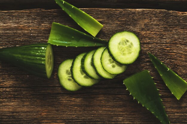 Pepino verde y rodajas