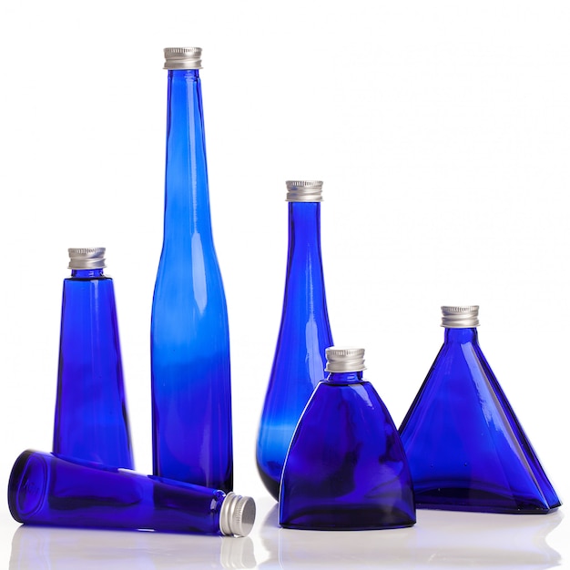 Pequeñas botellas azules