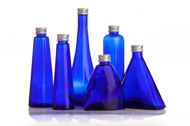 Pequeñas botellas azules