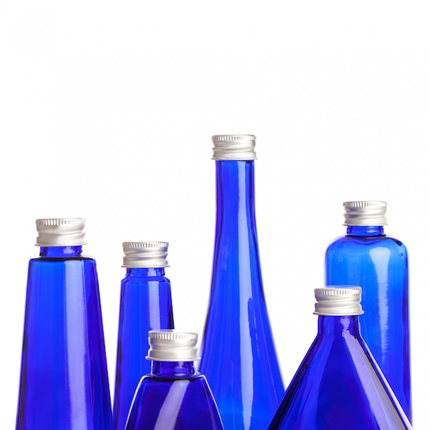 Pequeñas botellas azules