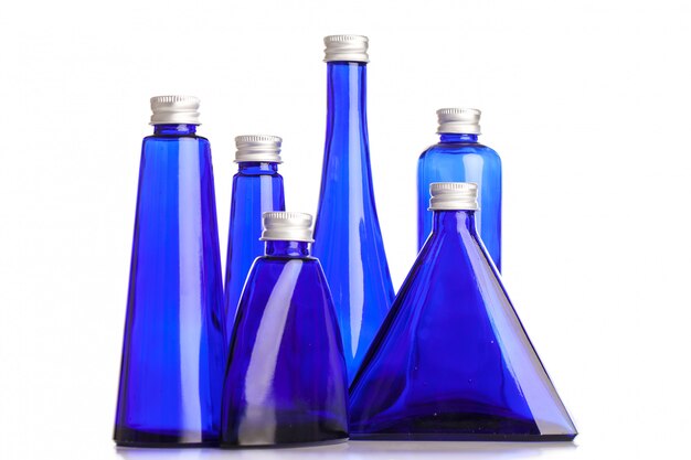 Pequeñas botellas azules