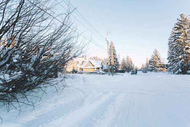 Foto gratuita pequeño pueblo en invierno