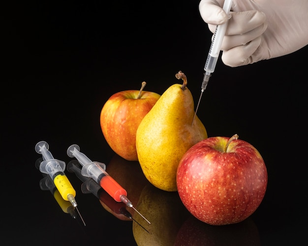 Pera y manzanas modificadas con OGM