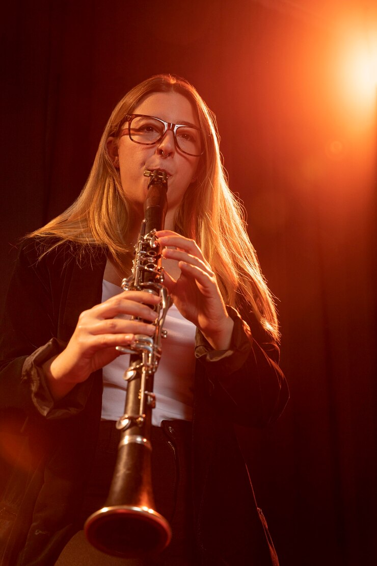 Foto gratuito persona celebrando el día del jazz