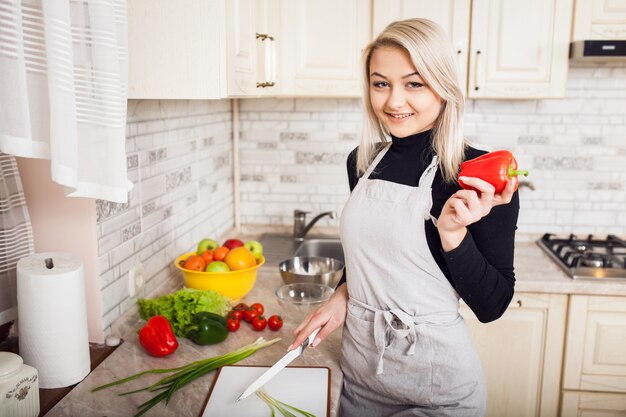 Persona hermosa cocina mujer cocina