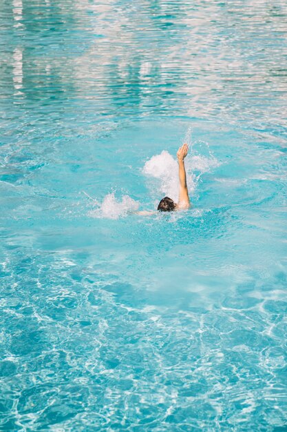 Persona nadando