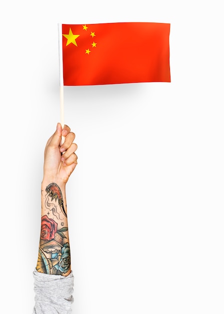 Persona que agita la bandera de la República Popular de China