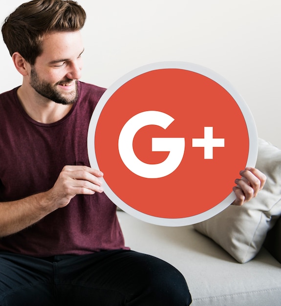 Persona que tiene un icono de Google Plus