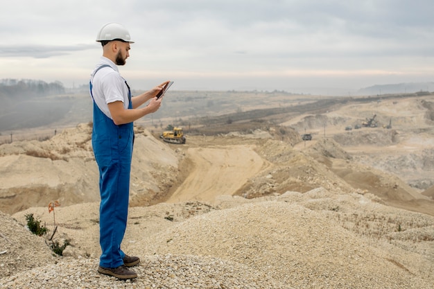 Persona que trabaja en edificación y construcción