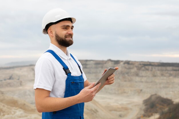 Persona que trabaja en edificación y construcción