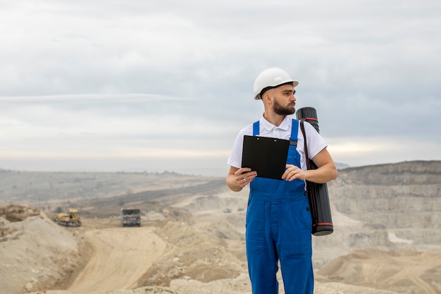 Persona que trabaja en edificación y construcción