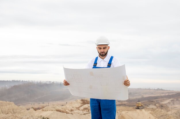 Persona que trabaja en edificación y construcción