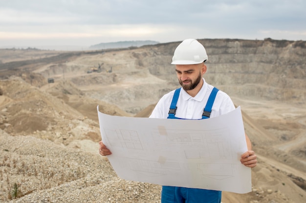 Foto gratuita persona que trabaja en edificación y construcción