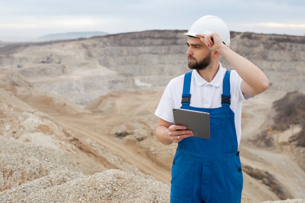 Persona que trabaja en edificación y construcción