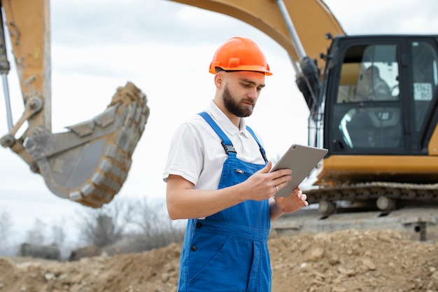 Persona que trabaja en edificación y construcción