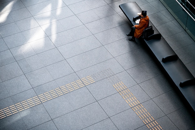 Persona que viaja por la ciudad