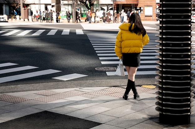 Persona que viaja por la ciudad