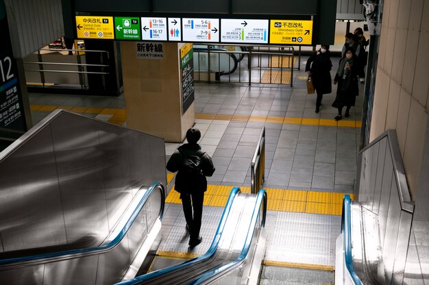 Persona que viaja por la ciudad