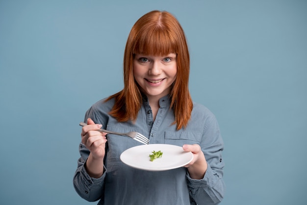 Persona con trastorno alimentario tratando de comer sano.