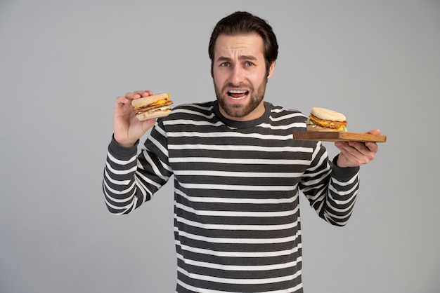 Persona con trastorno alimentario tratando de comer sano.