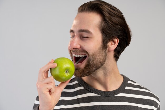 Persona con trastorno alimentario tratando de comer sano.