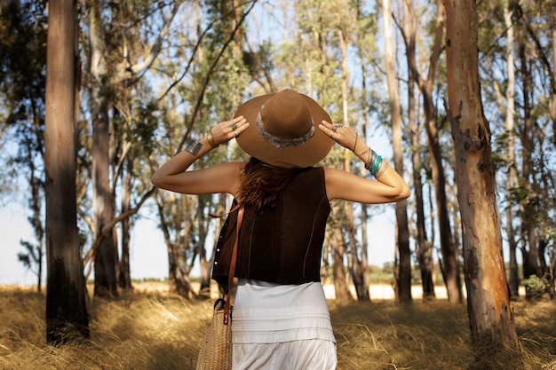 Foto gratuita personalidades bohemias en aventuras