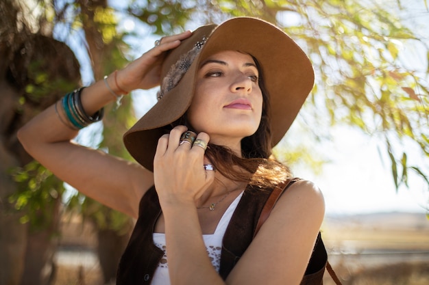 Foto gratuita personalidades bohemias que se van de aventura juntas