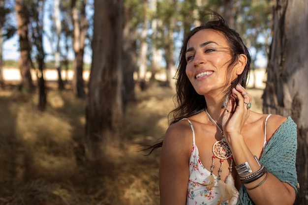 Foto gratuita personalidades bohemias que se van de aventura juntas