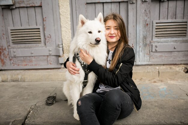 Las personas femeninas perro persona americana