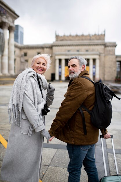 Personas mayores que viajan juntas