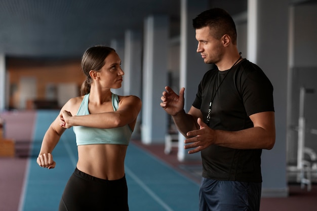 Foto gratuita personas que se entrenan para el atletismo