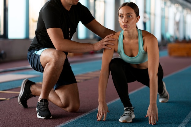 Foto gratuita personas que se entrenan para el atletismo