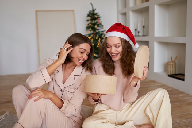 Personas que establecen sus metas de año nuevo