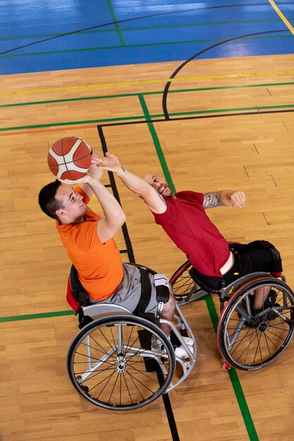 Personas que practican deportes con discapacidad.