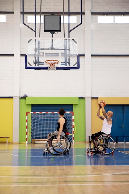 Personas que practican deportes con discapacidad.