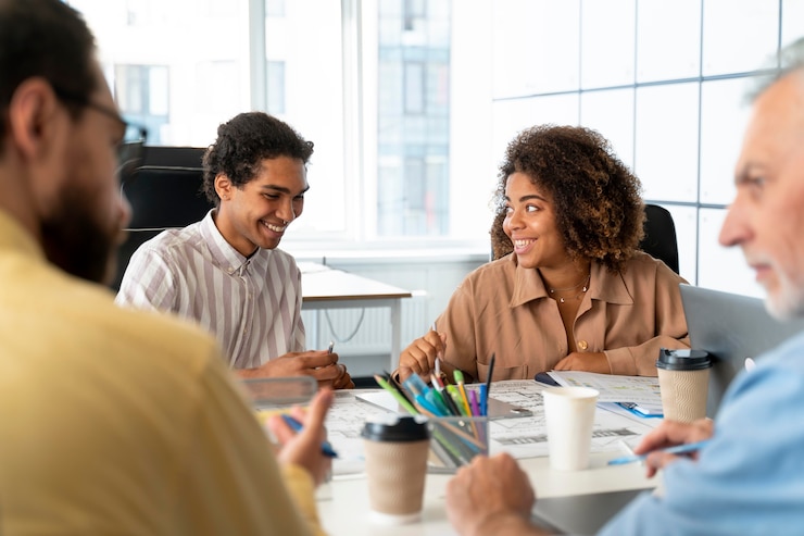 Foto gratuito personas que trabajan como empresa en equipo