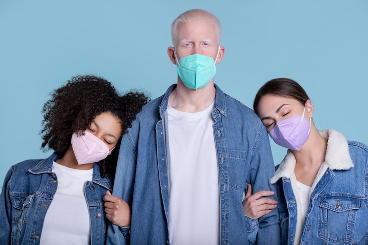 Foto gratuito personas de tiro medio con mascarillas