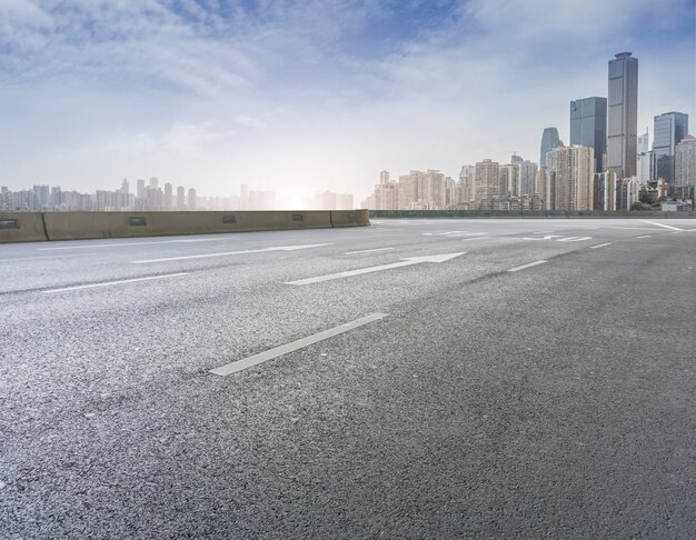 Perspectiva hacia adelante movimiento del país autopista verano