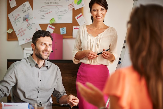 Foto gratuita perspectiva diferente sobre los negocios modernos.