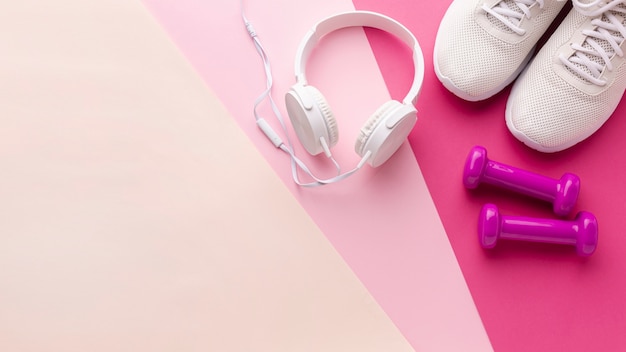 Pesas para auriculares y zapatillas con espacio de copia