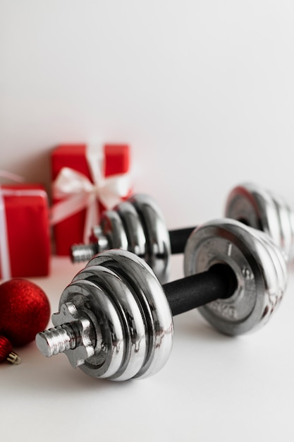 Pesas de fitness navideñas para regalo de entrenamiento.