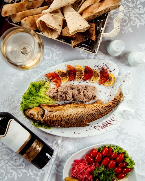 Pescado frito con hojaldre y hierbas